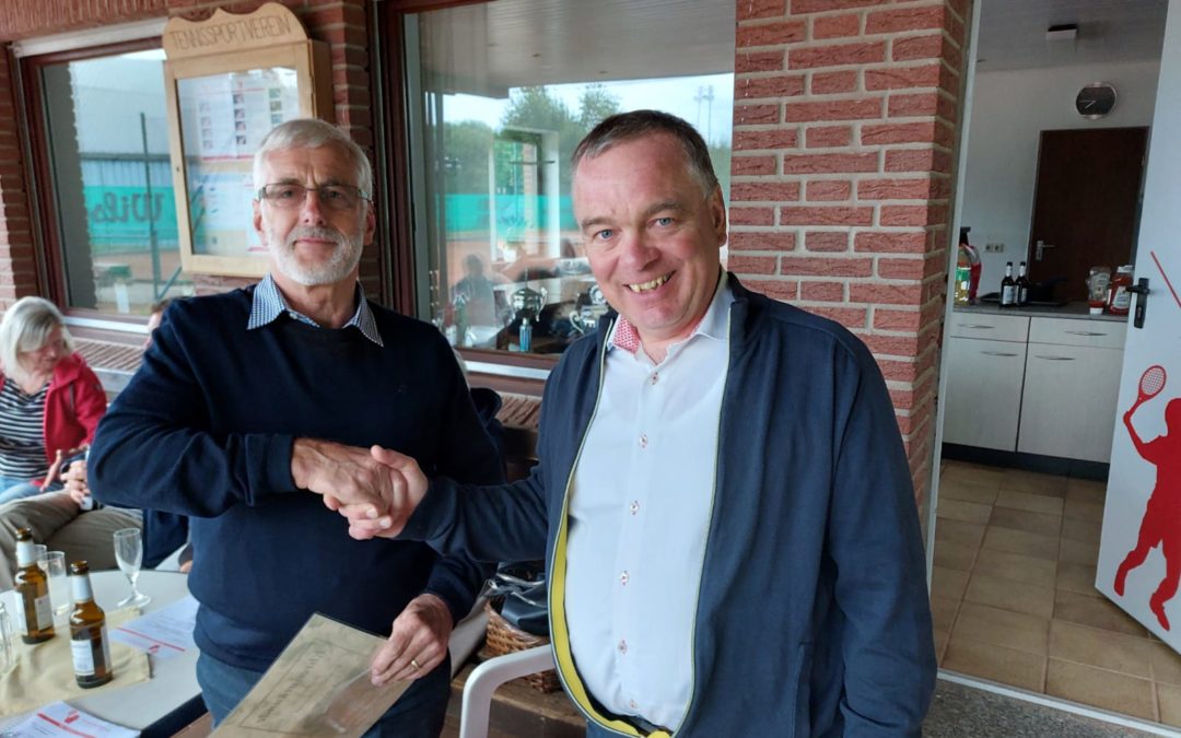 Tennisverein ehrt Horst Plischke für 25 Jahre Mitgliedschaft